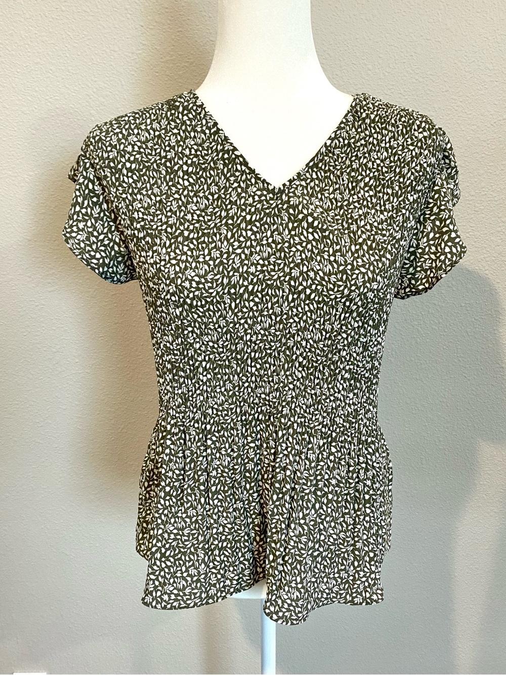 NWT Adrianna Papell Olive Green and White V-Neck Smocked Peplum Top